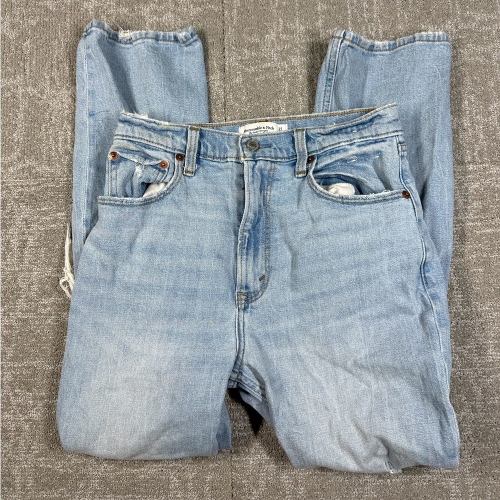 Abercrombie and Fitch The Ankle Straight Ultra High Rise Distressed Jean Size 27